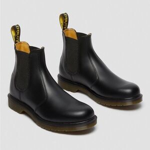 🌻Dr. Martens Smooth Leather Chelsea Boots (2976)🌻